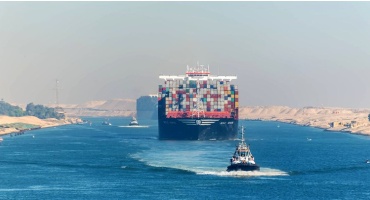 Size does matter: Safety issues due to gigantism on vessels