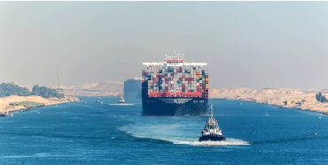 Size does matter: Safety issues due to gigantism on vessels