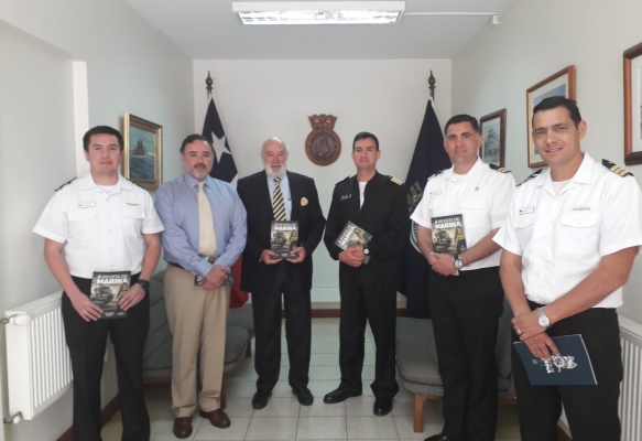 Entrega de la última edición a los autores
