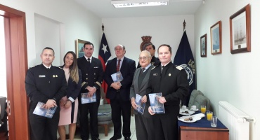 Entrega de la edición mayo - junio a los autores de los artículos