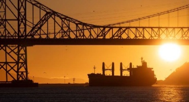 Puentes sobre vías navegables. ¿Una combinación peligrosa sin solución?