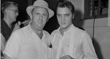 La influencia del liderazgo del coronel Parker en el rey