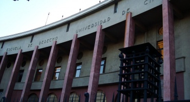 Homenaje a Arturo Prat por la facultad de Derecho de la universidad de Chile