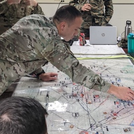 Expeditionary Warfare School: Forjando los conductores tácticos del USMC