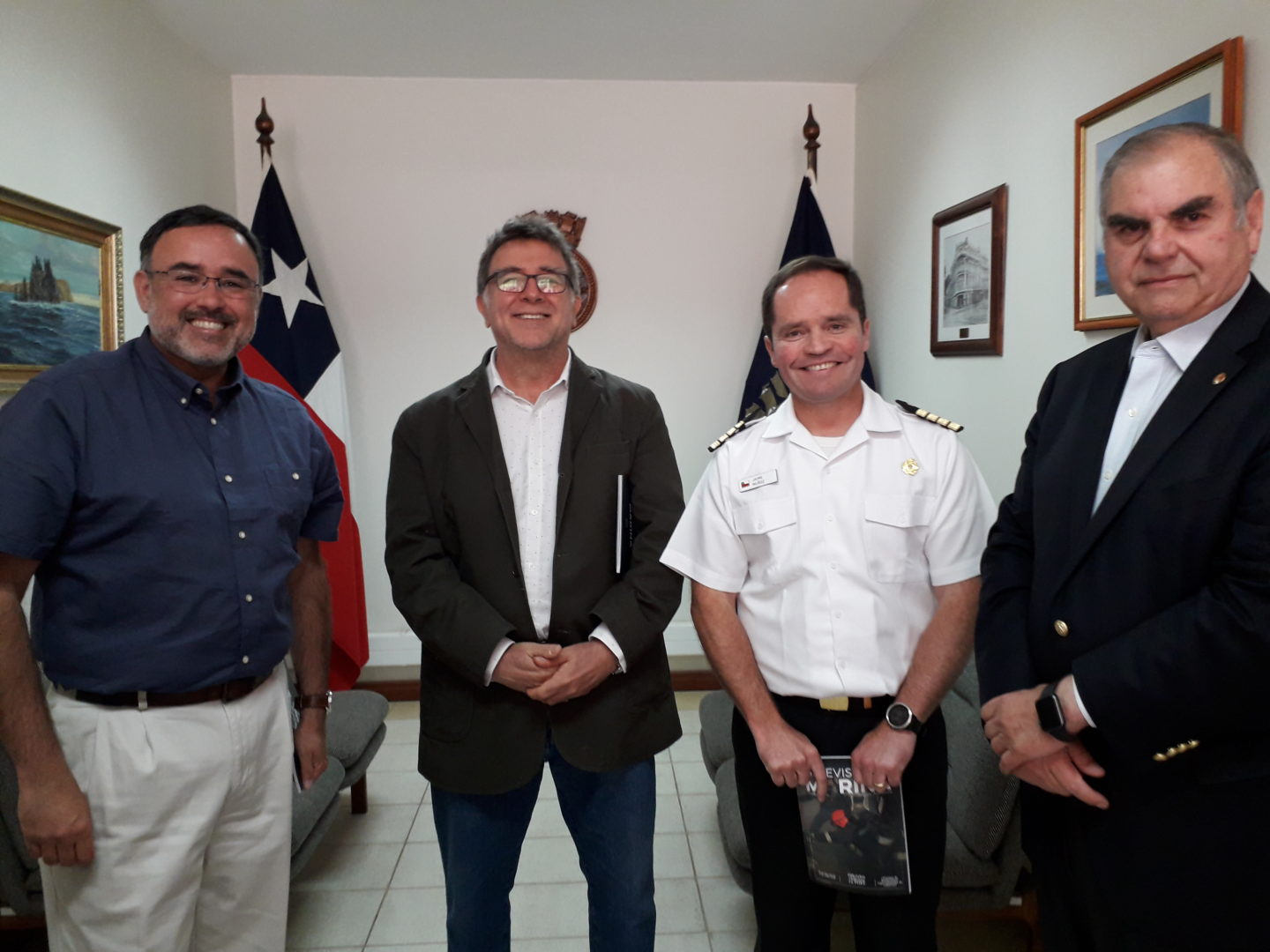 CA Rodrigo Vega, profesor , CN Jaime Muñoz y CA Rodolfo Soria-Galvarro